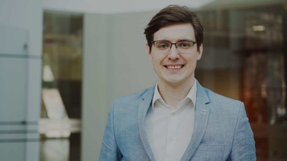 Porträt von Lehrkraft Jonas Fischer für Programmierkurse